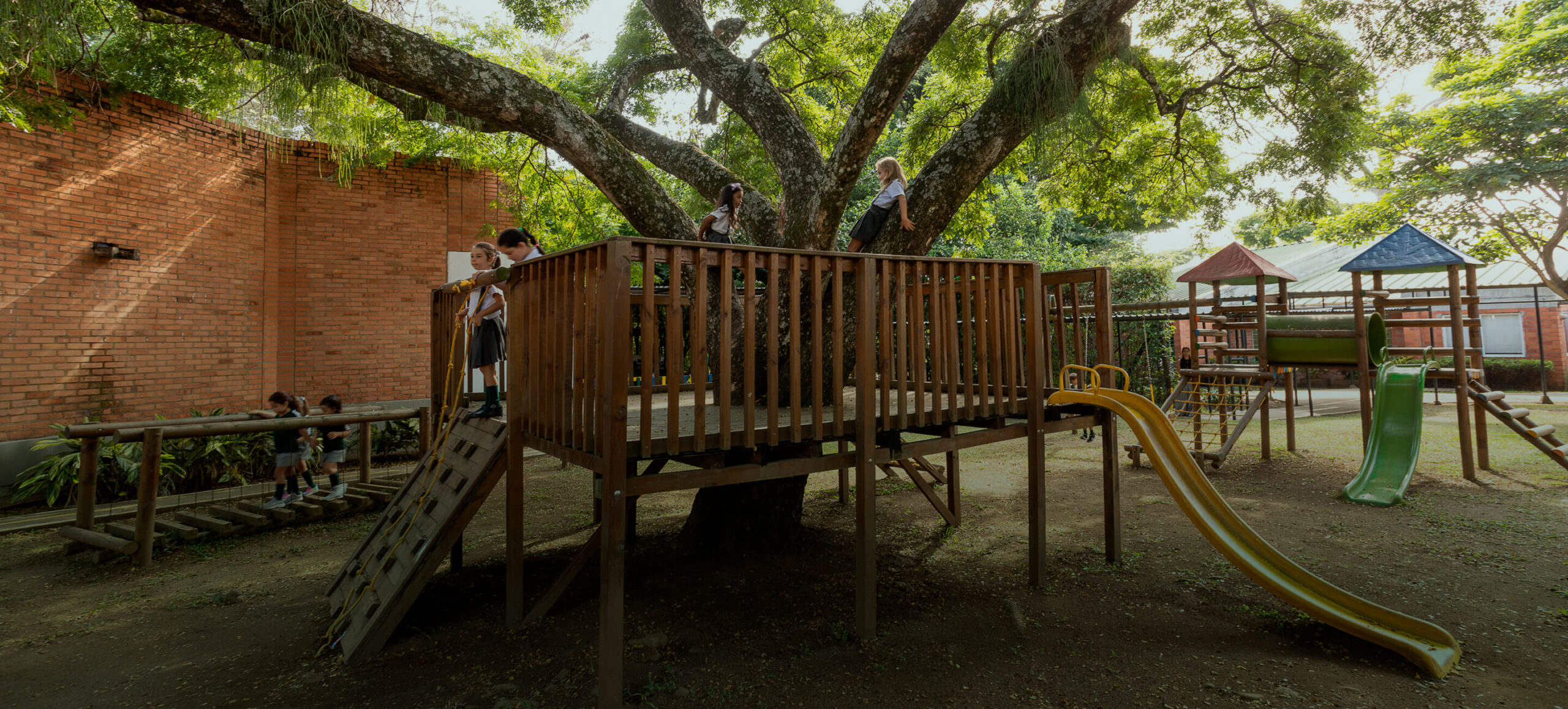 Campus Tour Colegió Colombo Británico