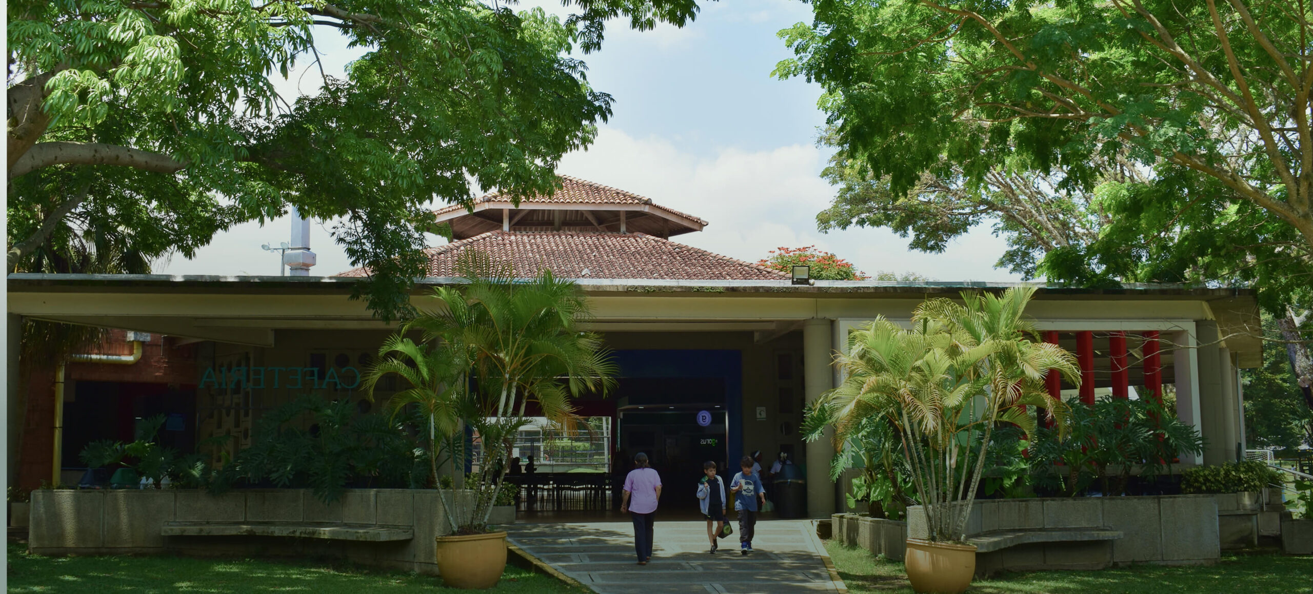Campus Tour Colegió Colombo Británico