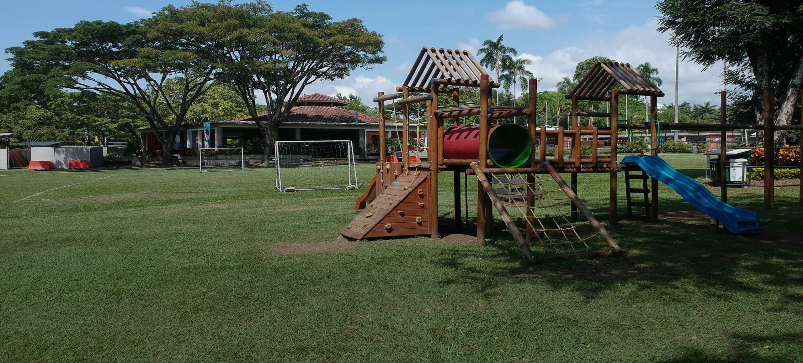 Campus Tour Colegió Colombo Británico