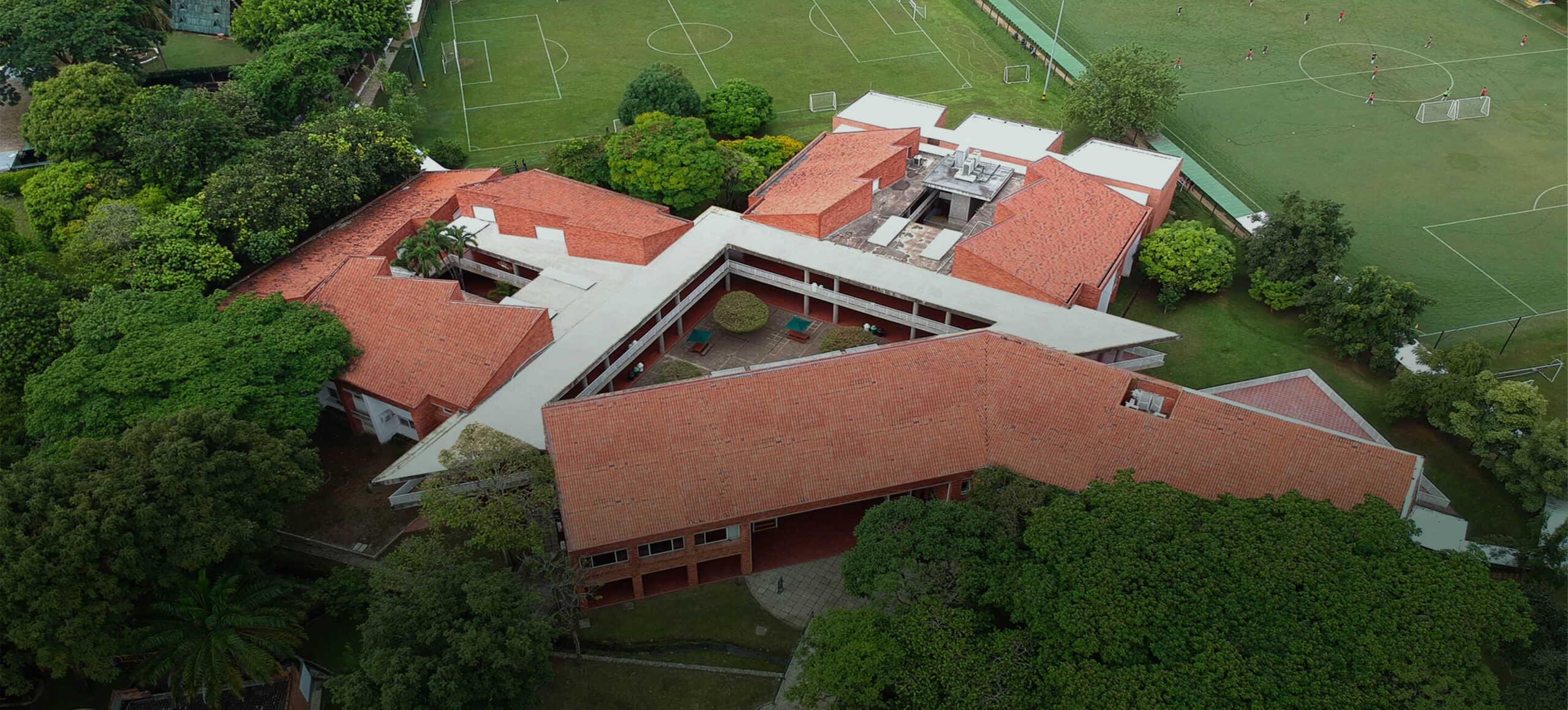Campus Tour Colegió Colombo Británico